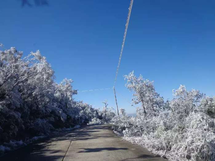 广东第一峰旅游风景区_广东第一峰旅游风景区今天下雪了吗?